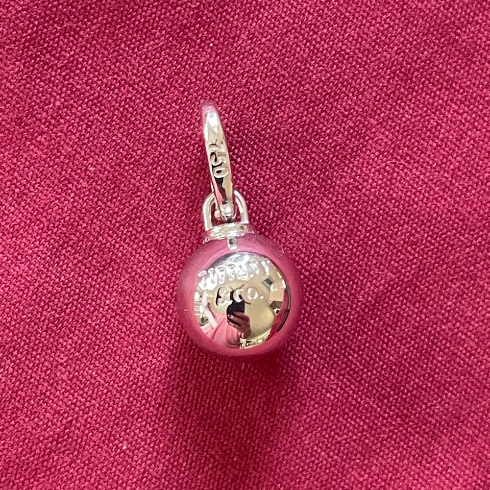 Tiffany & Co. Solid 18k white gold pendant - bracelet charm! Hard to find ! - Picture 8 of 9